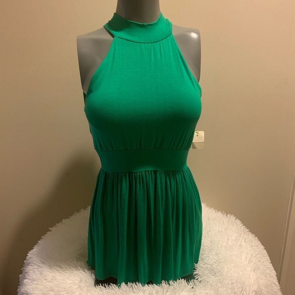 Green top - Picture 2 of 4